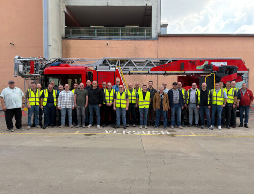Informationsfahrt 2026: Feuerwehrführungskräfte des Main-Kinzig-Kreises zu Gast in Karlsruhe